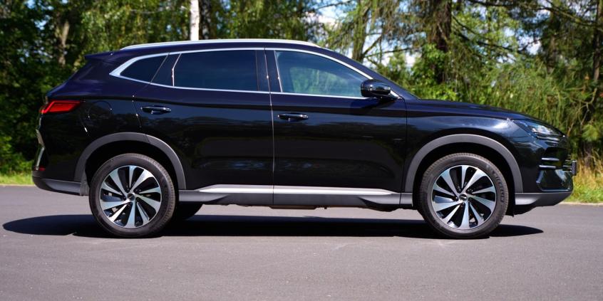 Chińskie hybrydy PHEV z emisją poniżej 50g CO2 – Ranking ofert i korzyści podatkowe 2026