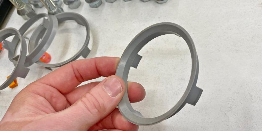 Pierścienie centrujące na koła – ich rola jest ważniejsza, niż się wydaje [poradnik]