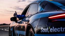 Prawie 3,5 tysiąca kilometrów elektrycznym Porsche w ciągu jednej doby