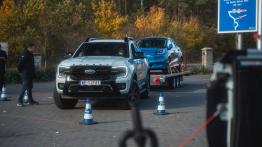 Ford Ranger PHEV udowadnia, że hybryda w pickupie ma sens. Pierwsza jazda