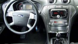 Ford Mondeo - auto Jamesa Bonda