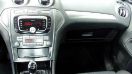 Ford Mondeo - auto Jamesa Bonda