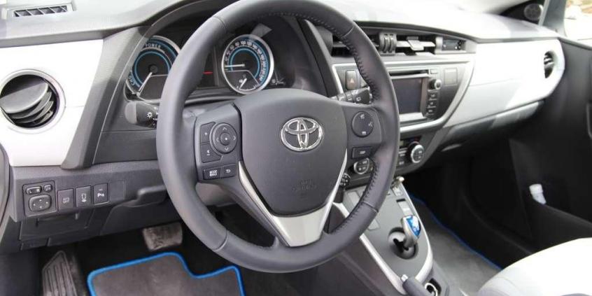 Toyota Auris Touring Sports - luka wypełniona