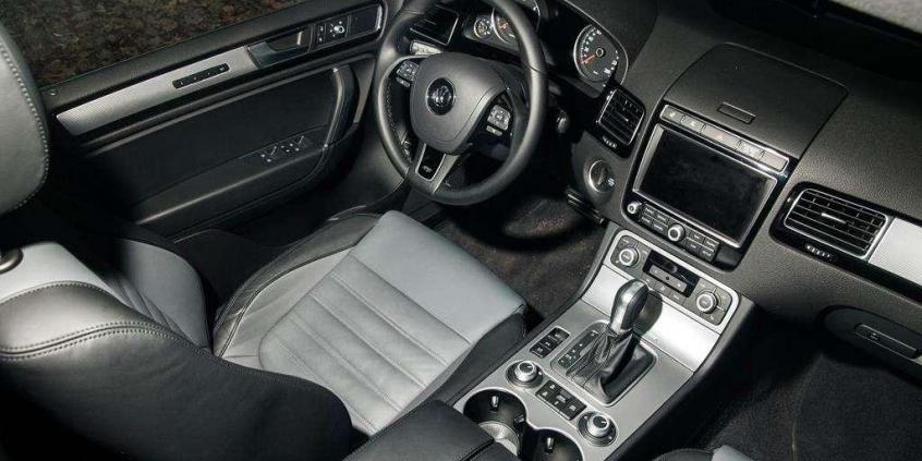 Volkswagen Touareg 3.0 V6 TDI 262 KM - nomad w mieście