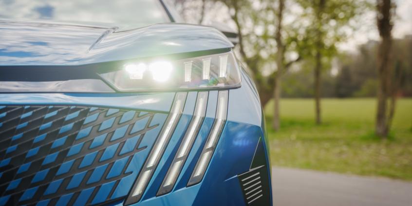Peugeot 3008 Hybrid GT Exclusive pozwoli nam się wyróżnić z tłumu, póki nie zajrzymy pod maskę