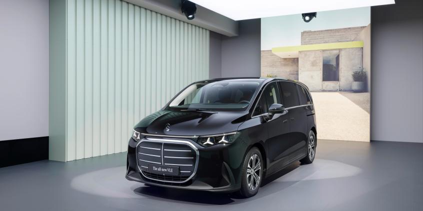 Mercedes VLE 2026 to szczyt luksusu w skórze vana. Ma kino 8K, technologię 800V i zwrotność auta miejskiego