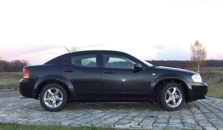 Dodge Avenger - tania limuzyna z silnikiem Volkswagena