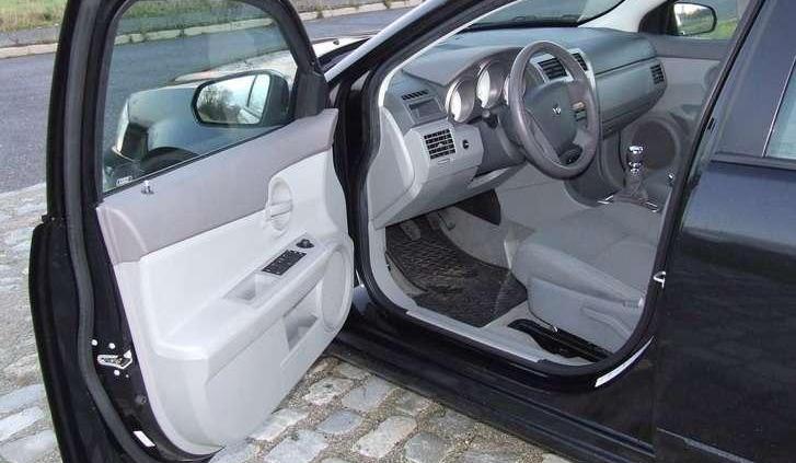 Dodge Avenger - tania limuzyna z silnikiem Volkswagena