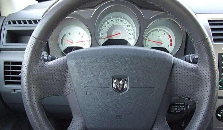 Dodge Avenger - tania limuzyna z silnikiem Volkswagena