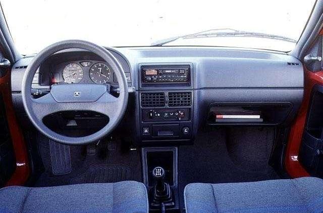 Citroen AX - wzór oszczędności?