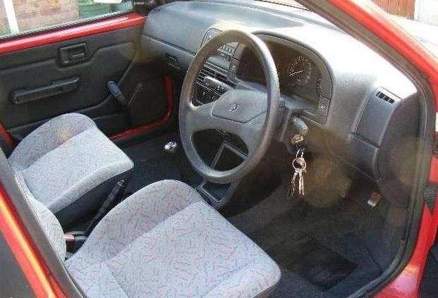 Citroen AX - wzór oszczędności?