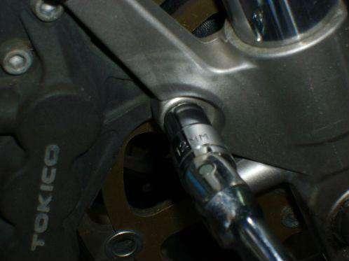 Wymiana klocków hamulcowych (na przykładzie Hayabusy)