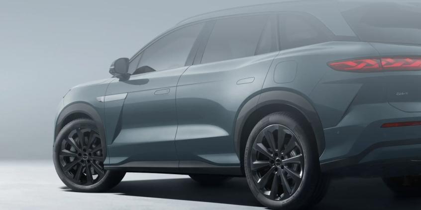 BYD ATTO 8 ma 775 KM i ładuje się w 9 minut. Ten SUV trafi do Europy w 2027 roku