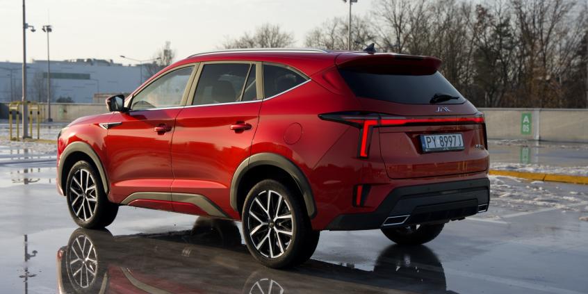 Porównanie: JAC JS8 Pro 1.5 T-GDI DCT vs Chery Tiggo 8 1.6 T-GDI DCT Prestige. Sprawdzam 7-osobowe chińskie SUV-y