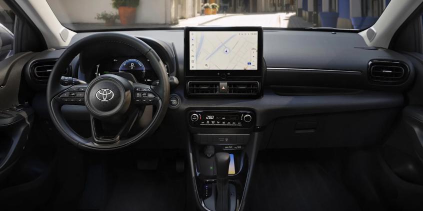 Toyota odświeża Yarisa. Hybryda dostała więcej mocy i nowoczesny kokpit