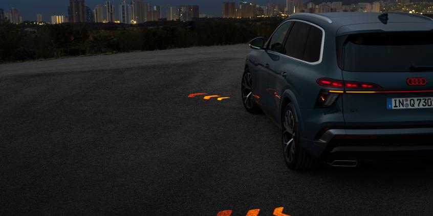Nowe Audi Q7 z dieslem V6 i kosmicznymi światłami debiutuje na rynku. BMW i Mercedes mają poważny problem