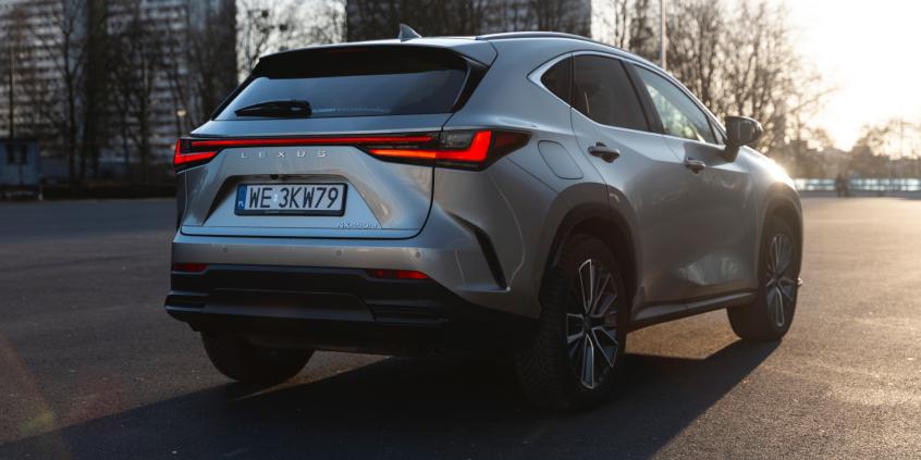 Lexus NX 450h+ E-FOUR Omotenashi nie pozwala sobie na słabości. W końcu znalazłem samochód dla siebie
