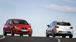 Seat Ibiza FR TDI - przód - reflektory włączone