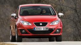Seat Ibiza FR TDI - przód - reflektory włączone