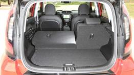 Kia Soul II (2014) GDi - tylna kanapa złożona, widok z bagażnika