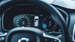 Volvo XC90 D5 R-Design - sport tylko z wyglądu