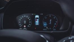 Volvo XC90 D5 R-Design - sport tylko z wyglądu