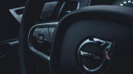 Volvo XC90 D5 R-Design - sport tylko z wyglądu