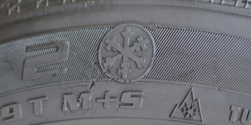 Opony całoroczne czy letnie z homologacją zimową — czym się różnią i o co w tym chodzi?