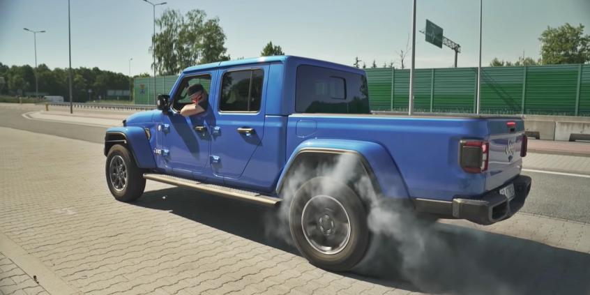 Wyjaśniam, jak działa mechanizm różnicowy w praktyce. Dlaczego jedno koło się ślizga, a auto nie jedzie?