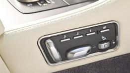 Aston Martin Rapide - sterowanie regulacją foteli