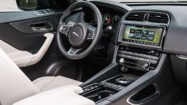 Jaguar F-Pace - duży kot w wielkim świecie