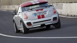 Mini Coupe - tył - reflektory włączone