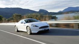 Aston Martin Virage Coupe - widok z przodu