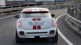 Mini Coupe - tył - reflektory włączone