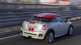 Mini Coupe - tył - reflektory włączone