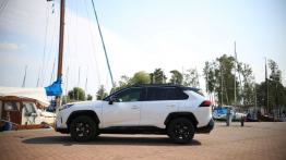 Toyota RAV4 AWD-i Hybrid – czy napęd ma jeszcze znaczenie?