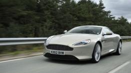 Aston Martin DB9 Facelifting Coupe - widok z przodu