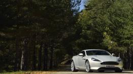 Aston Martin DB9 Facelifting Coupe - widok z przodu