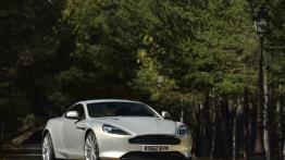 Aston Martin DB9 Facelifting Coupe - widok z przodu