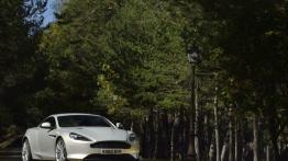 Aston Martin DB9 Facelifting Coupe - widok z przodu