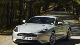 Aston Martin DB9 Facelifting Coupe - widok z przodu