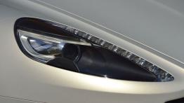 Aston Martin DB9 Facelifting Coupe - prawy przedni reflektor - wyłączony