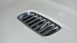 Aston Martin DB9 Facelifting Coupe - maska zamknięta