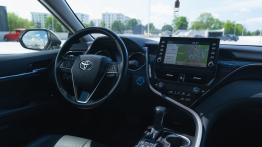 Toyota Camry XV70 Hybrid Executive - kokpit