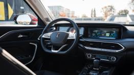 Bestune T77 to pozorna okazja. Ma jednak jedną zaletę