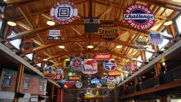 Z motoryzacją w tle