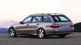 Świat wielkich kombi - nowa Skoda Superb czy używany Mercedes klasy E?