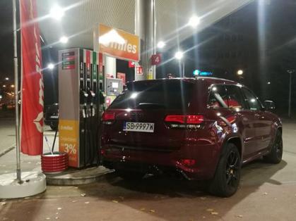 #Jeep #GrandCherokee #Trackhawk #CircleK #tankowanie