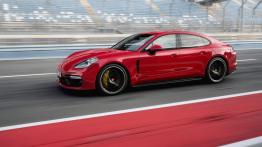 Porsche Panamera GTS. Nie jest najmocniejsza, ale i tak robi wrażenie