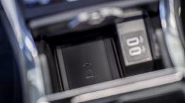 Nowy Ford Edge debiutuje z nowym silnikiem EcoBlue Bi-Turbo 238 KM i z innowacyjnymi rozwiązaniami wspierającymi kierowcę